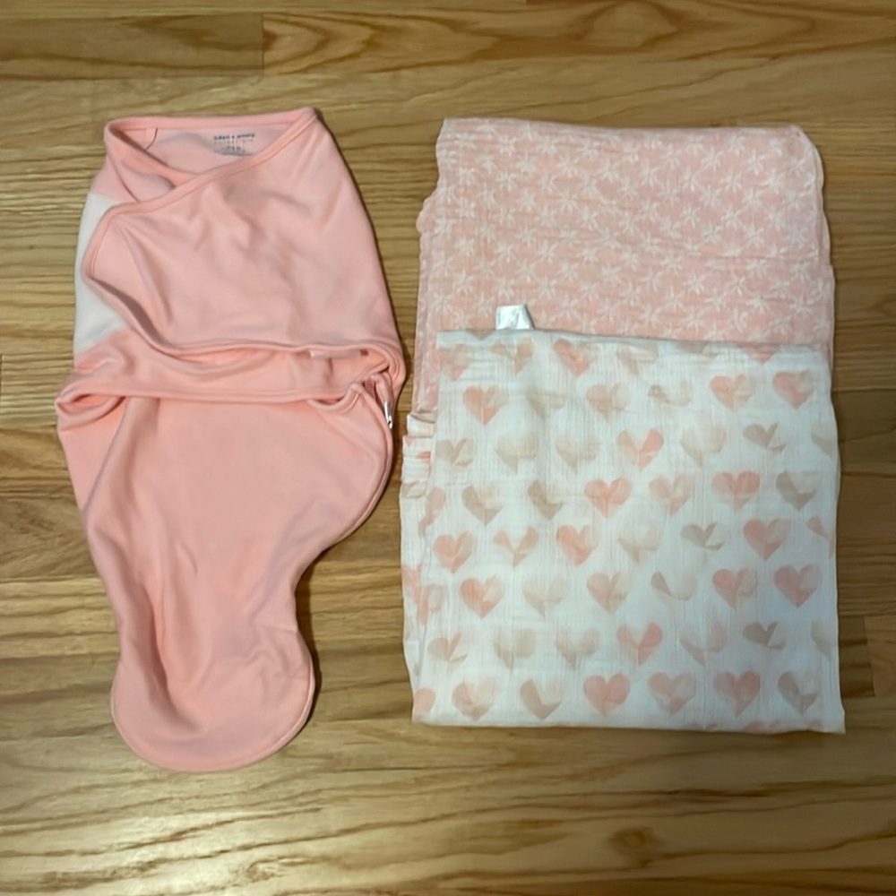 aden and anais essentials 0-3 easy swaddle wrap and two muslin swaddles